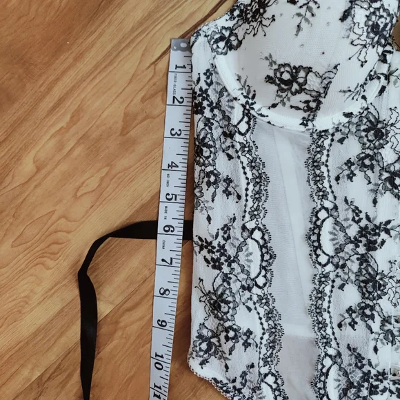 Victoria's Secret Y2K White Black Lace Corset Metal Hardware Front Closure, 34C